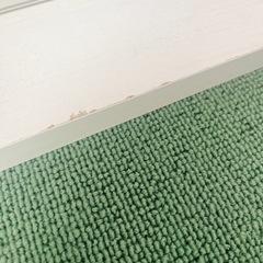 扉付きキャビネット　木目　白色の画像