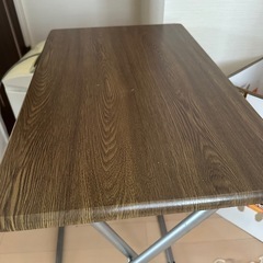 折りたたみテーブルの画像