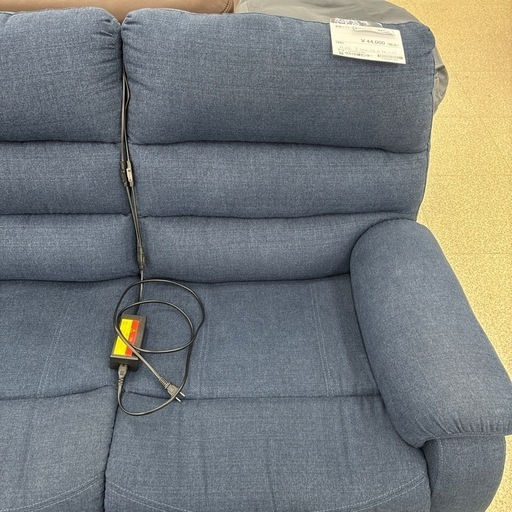 リユースのサカイ東金店 美品！電動リクライニング式2人掛けソファー