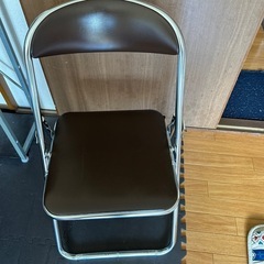 折りたたみ椅子の画像