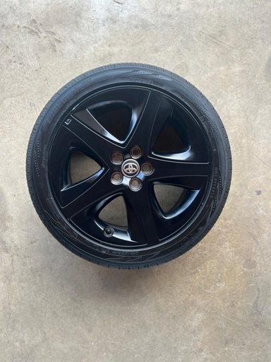 2024製バリ溝　プリウス　純正 17インチ　ヨコハマ215/45R17 プリウストヨタ純正ホイールタイヤ付き215/45R17 91Wバリ溝すぐ使用