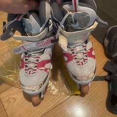 女の子20センチインラインスケートプロテクター付きの画像