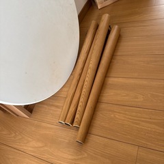 テーブルと椅子セットの画像