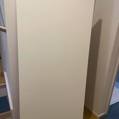 4900円のイケアのつくえ（傷あり）を差し上げます。140x60 cmの画像