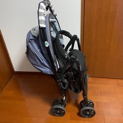 日焼け跡などもなく美品　グリップカバー付き ベビーカー Combi スゴカルの画像