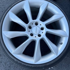 225/35r/20 4本セット　（タイヤ1本パンク中）の画像