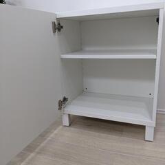 IKEA　BESTÅ ベストー　脚つき　キャビネットの画像