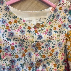 ZARA 𖧷 ワンピースの画像