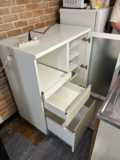 食器棚【引き取りに来れる方】 (ユウ) 南永山の収納家具《食器棚