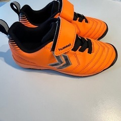 hummel トレーニングシューズ
の画像