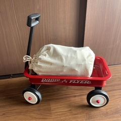 カプラ風おもちゃとミニカートの画像