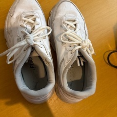 PUMAスニーカーの画像
