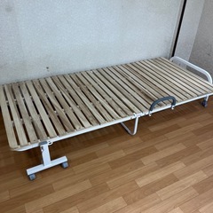 折りたたみベッドの画像