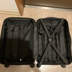 【故障有・鍵なし】機内持ち込みサイズスーツケース（黒）の画像