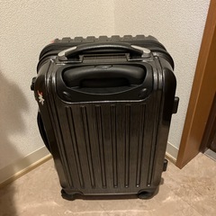 【故障有・鍵なし】機内持ち込みサイズスーツケース（黒）の画像