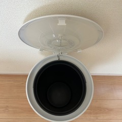 Dr.臭レス ゴミ箱の画像