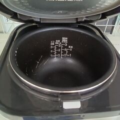 リユースのサカイ栃木店★ジモティ割あり★ Haier 炊飯器 JJ-XP2M31E 3合炊き 23年製 動作確認／クリーニング済み TC9955の画像
