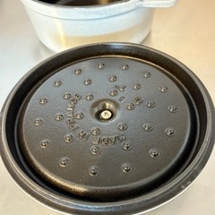 (~7/30値段交渉可)STAUB 鍋 18cm ストウブ ピコ・ココット ラウンド ホワイトトリュフの画像