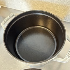 (~7/30値段交渉可)STAUB 鍋 18cm ストウブ ピコ・ココット ラウンド ホワイトトリュフの画像