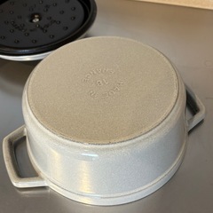 (~7/30値段交渉可)STAUB 鍋 18cm ストウブ ピコ・ココット ラウンド ホワイトトリュフの画像