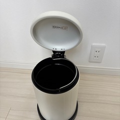 ゴミ箱の画像