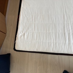 【本日限定緊急】ダブルベッド&ベッドフレームの画像