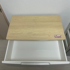 4段　キャビネットの画像