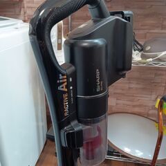 SHARP　充電式掃除機　EC-FR5-B　2020年製　定価32000円　スタンド　バッテリー充電器セット　■近隣配送無料 買取GO‼　栄和店の画像