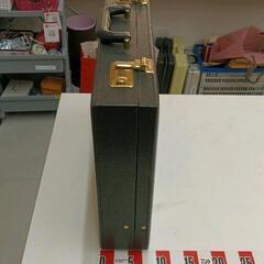 0727-098 皮革　アタッシュケース※鍵番左右000※の画像