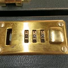 0727-098 皮革　アタッシュケース※鍵番左右000※の画像