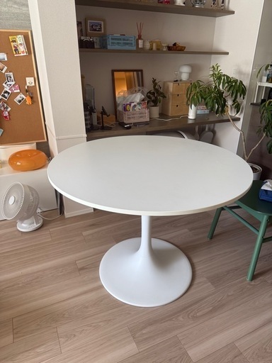 IKEAのDOCKSTA ドクスタ ダイニングテーブル