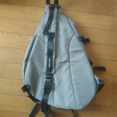 ショルダーバック グレーの画像