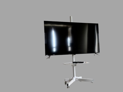 Orion製43インチテレビ＋キャスター付き白スタンド（高さ調整可能）】