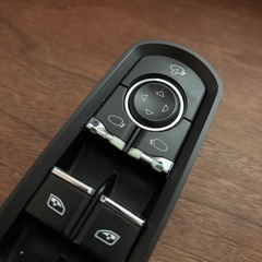 ポルシェカイエン958 92A前期　純正パワーウィンドウスイッチの画像