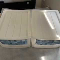 【お譲り先決定】　衣装ケース2個セット＋箱ティッシュ５箱の画像