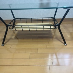 ガラステーブルの画像