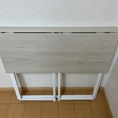 折りたたみデスクの画像