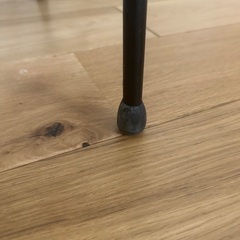 天然木とアイアン脚の椅子の画像