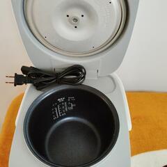 YAMAZEN マイコン炊飯ジャー YJC-300(W)の画像
