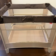 アップリカ　折りたたみ式ベビーベッドの画像
