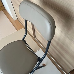 折りたたみイスの画像