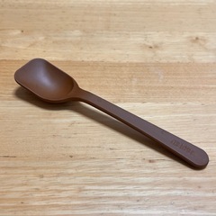 スープジャーとスプーンのセットの画像