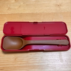 スープジャーとスプーンのセットの画像