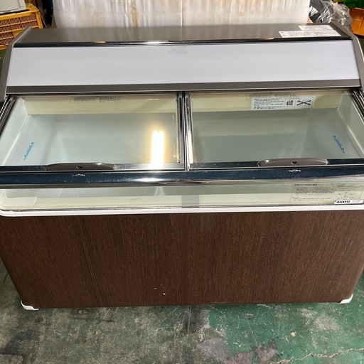 冷凍ショーケース　サンヨー製