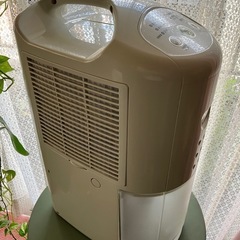 コロナ　除湿機の画像