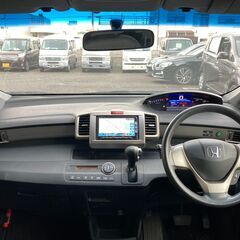 【Bluetooth・ナビ・ETC・バックカメラ】H25年　フリードスパイクハイブリッド　34.8万円　車検付きの画像