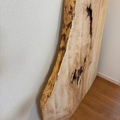 トチの無垢材の画像