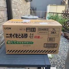 猫トイレ中古とトイレ砂未使用品の画像