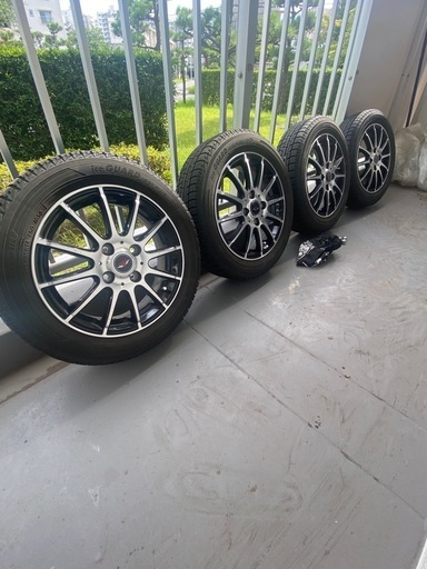 スタッドレスタイヤ　ホイールナット付