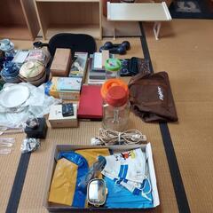 棚、食器、インテリア品など、どれでも100円の画像